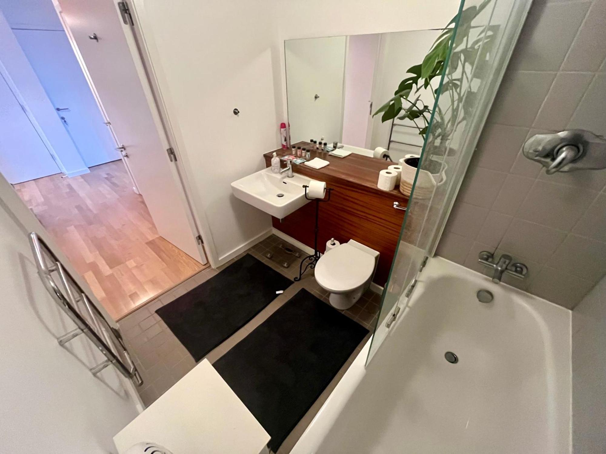 Exclusive King-size Bed Comfort With Serene Garden View Séjour chez l'habitant Dublin